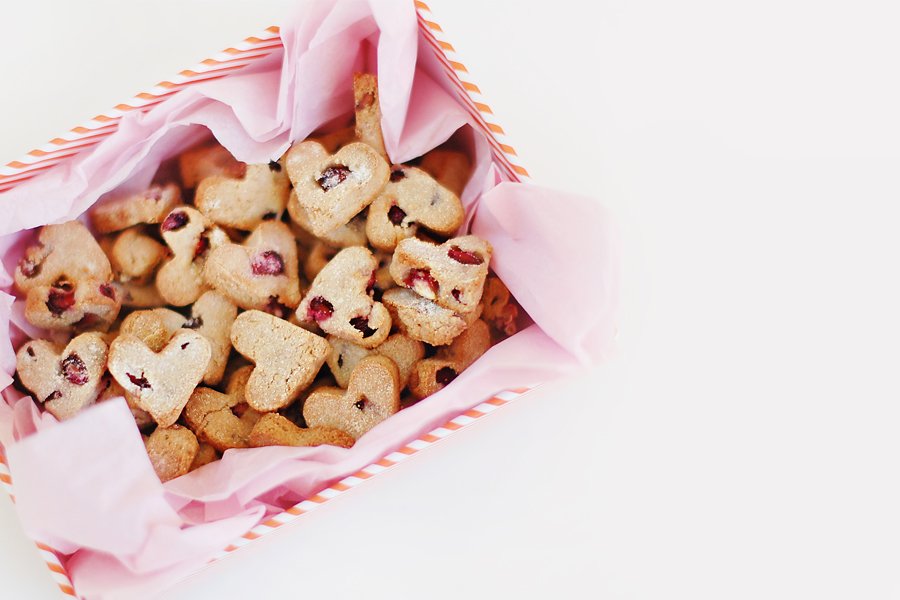 Easy, healthy homemade Valentine's Day Dog Treats recipe - your dog will love you more than ever! Grab the easy, DIY recipe and full tutorial here.