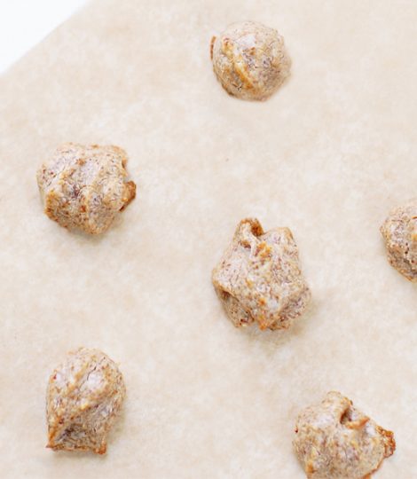 Banana-Almond Puppy Treats Recipe | The perfect treat for new puppies! We've created a soft, yummy, and super healthy puppy treats recipe that we hope your puppy (and even full grown doggies) will love as much as ours.