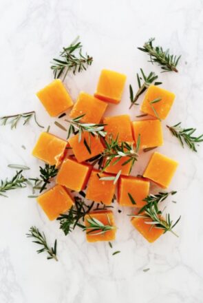 6 Herbs Good for Dogs