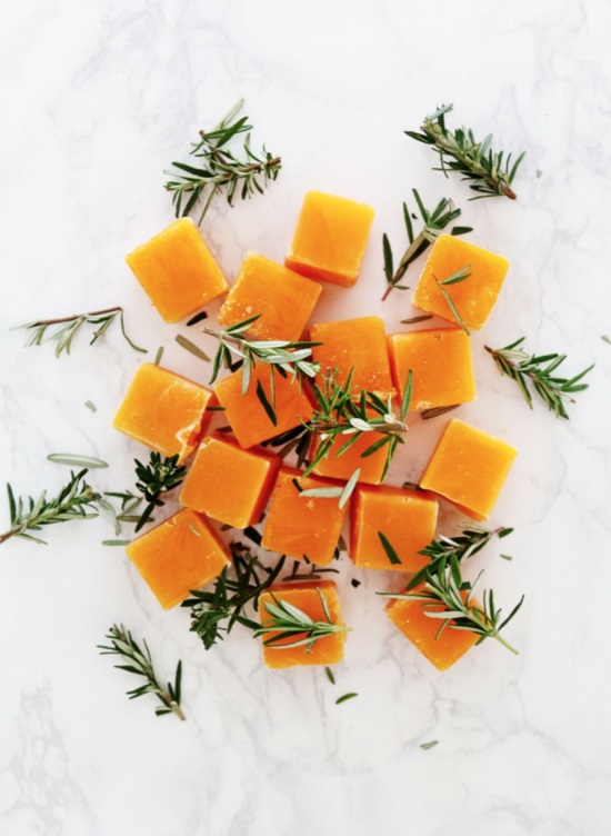 6 Herbs Good for Dogs