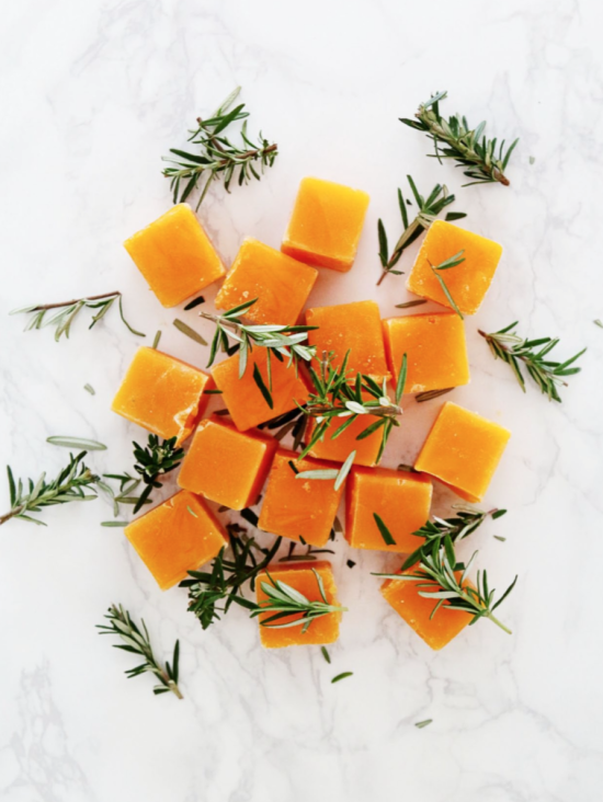 6 Herbs Good for Dogs