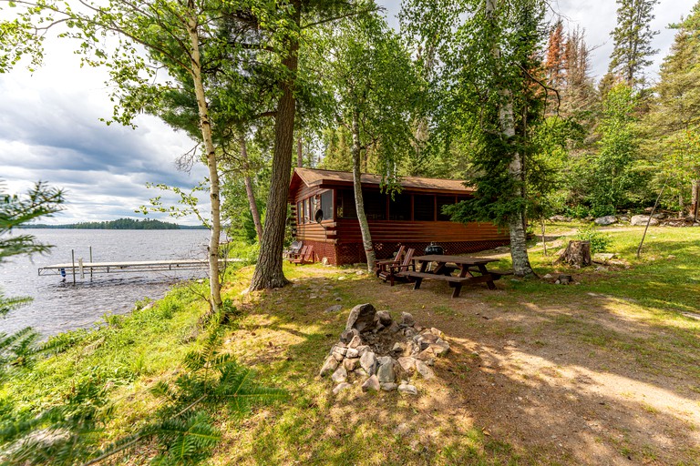 All the necessary information about traveling with pets, from travel procedures and airline guidance to the ultimate guide for glamping with dogs.