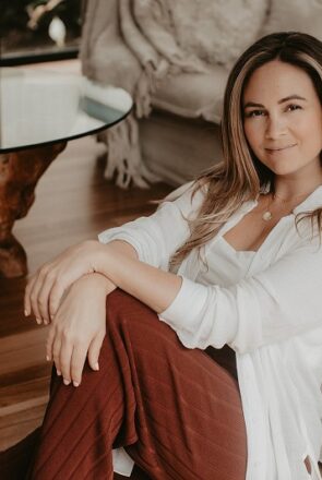 Take a sneak peek into the spectacularly styled Australian home of Sonia Bavistock and her fluffy sidekick, Amalfi.