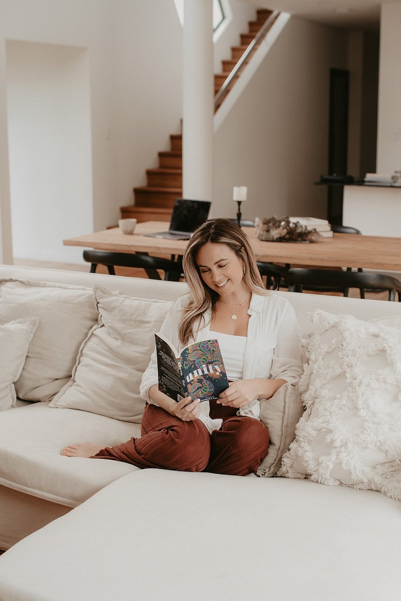 Take a sneak peek into the spectacularly styled Australian home of Sonia Bavistock and her fluffy sidekick, Amalfi.