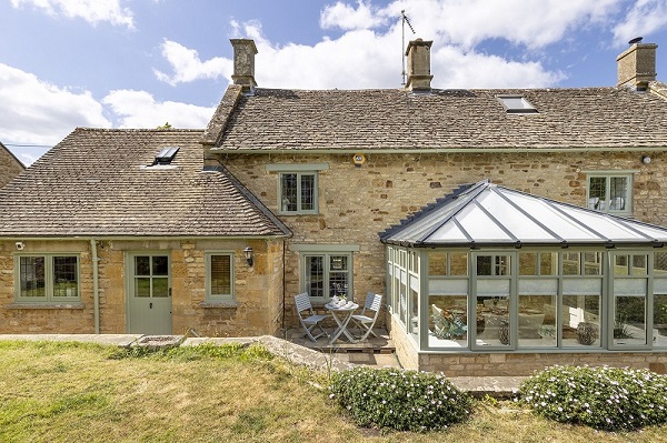 Discover the Charm of Dog Friendly Holiday Cottages in the Cotswolds